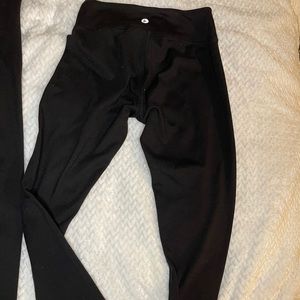 2 pairs of leggings